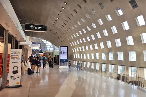 charles de gaulle airport amenities.